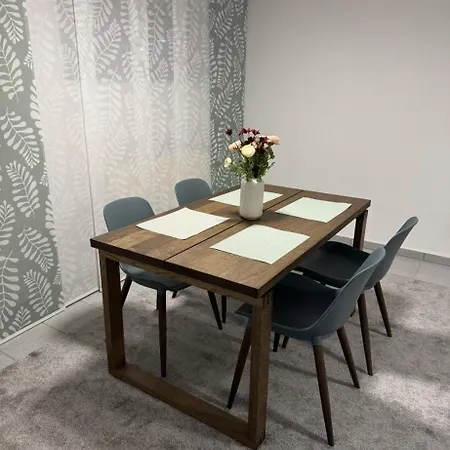 Ruhige, Gemuetliche Wohnung, 2 Betten Pfalzfeld